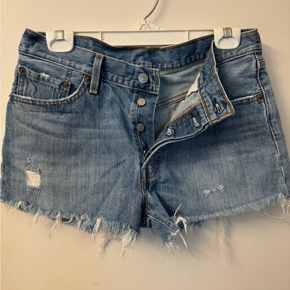 Levi’s 501 Jean Shorts - Picture 2 of 5